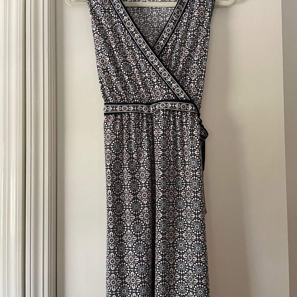 Women’s dress sleeveless. Knew legit with mid waist tie.